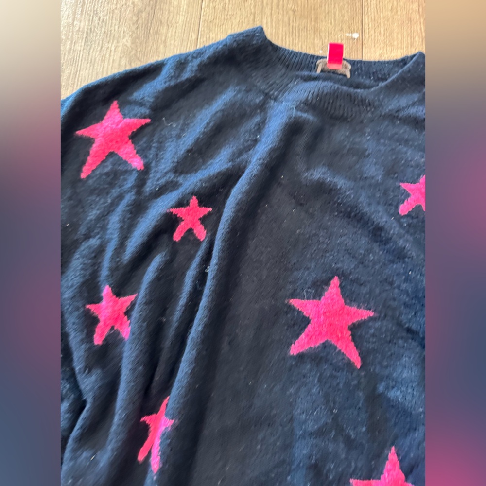 MALENITA🌻SOLD🌻Vince Camuto Navy Sweater with Pink Stars - Picture 9 of 10